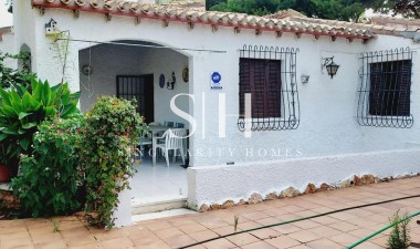 Återförsäljning - Villa - Orihuela Costa - Punta Prima