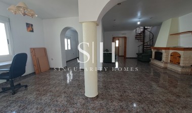 Перепродажа - Villa - Villamartin - Costa Blanca