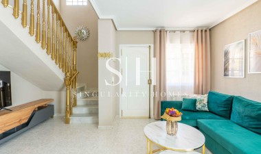 Odsprzedaż - Villa - Orihuela Costa - Punta Prima