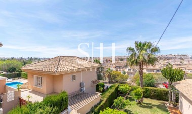 Odsprzedaż - Villa - Orihuela Costa - Punta Prima