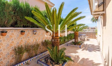 Odsprzedaż - Villa - Orihuela Costa - Punta Prima