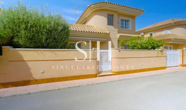 Odsprzedaż - Villa - Orihuela Costa - Punta Prima