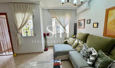 Resale - House - Torrevieja - Torretas