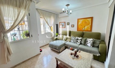 Resale - House - Torrevieja - Torretas