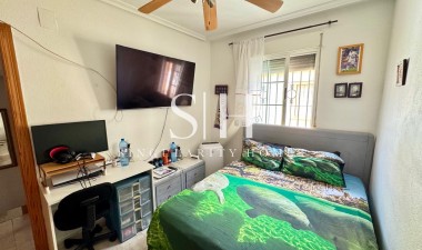 Resale - House - Torrevieja - Torretas