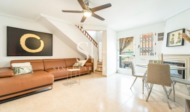 Odsprzedaż - Dom - Torrevieja - Playa De Los Naufragos