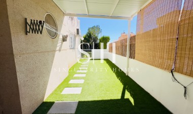 Återförsäljning - Lägenhet / lägenhet - Torrevieja - Los Frutales