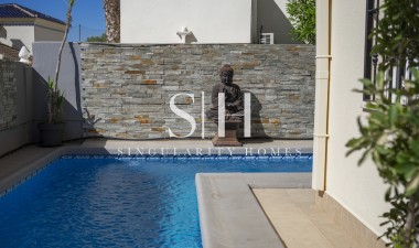 Resale - Villa - Las Ramblas Golf - Calle Mayor