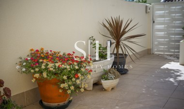 Resale - Villa - Las Ramblas Golf - Calle Mayor