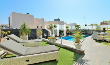 Resale - Villa - Villamartin