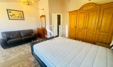 Resale - Apartment / flat - Torrevieja - CORTES VALENCIANAS