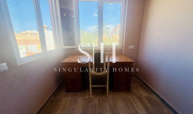 Resale - Apartment / flat - Torrevieja - CORTES VALENCIANAS