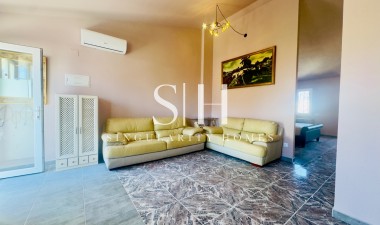 Resale - Apartment / flat - Torrevieja - CORTES VALENCIANAS