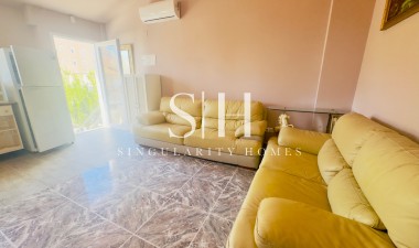 Resale - Apartment / flat - Torrevieja - CORTES VALENCIANAS