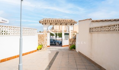 Återförsäljning - Bungalow - Torrevieja - La Mata