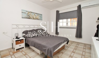 Resale - Apartment / flat - Orihuela Costa - Villamartin