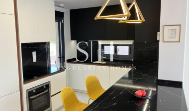 Resale - Bungalow - San Miguel de Salinas - Las Colinas