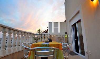 Odsprzedaż - Mieszkanie w bloku - Torrevieja - Playa del Cura