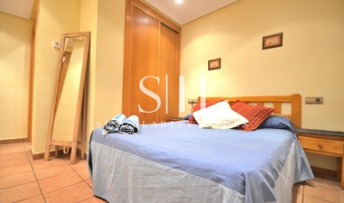 Odsprzedaż - Mieszkanie w bloku - Torrevieja - Playa del Cura