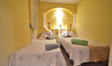 Odsprzedaż - Mieszkanie w bloku - Torrevieja - Playa del Cura