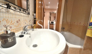 Odsprzedaż - Mieszkanie w bloku - Torrevieja - Playa del Cura