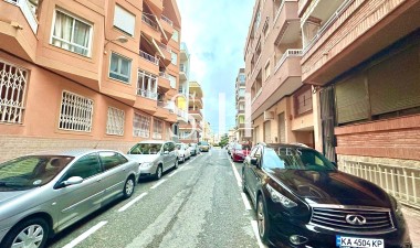 Resale - Apartment / flat - Torrevieja - Centro