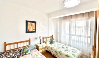 Resale - Apartment / flat - Torrevieja - Centro