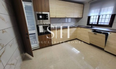 Перепродажа - Casa - San Miguel de Salinas - Ciudad de las comunicaciones