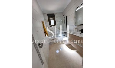 Перепродажа - Casa - San Miguel de Salinas - Ciudad de las comunicaciones