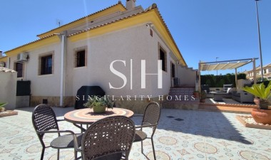 Resale - Villa - Orihuela Costa - Villamartin