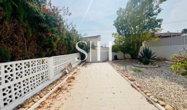 Resale - House - Torrevieja - Aguas Nuevas