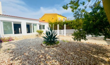 Resale - House - Torrevieja - Aguas Nuevas