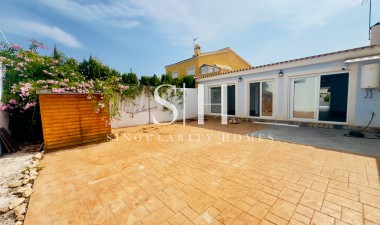 Resale - House - Torrevieja - Aguas Nuevas