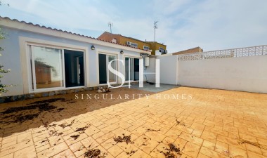 Resale - House - Torrevieja - Aguas Nuevas