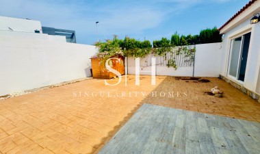 Resale - House - Torrevieja - Aguas Nuevas