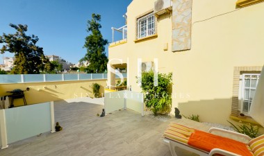 Resale - Villa - Orihuela Costa - Playa Flamenca