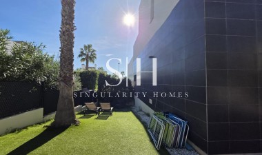 Перепродажа - Villa - Orihuela Costa - Villamartín