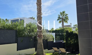 Перепродажа - Villa - Orihuela Costa - Villamartín