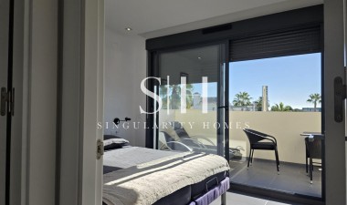 Перепродажа - Villa - Orihuela Costa - Villamartín