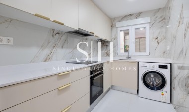 Resale - Apartment / flat - Torrevieja - Playa de los Naufragos