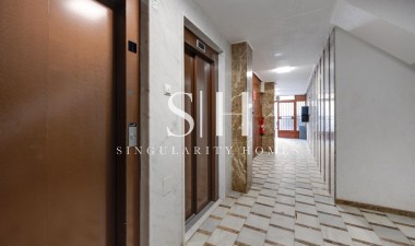 Resale - Apartment / flat - Torrevieja - Playa de los Naufragos