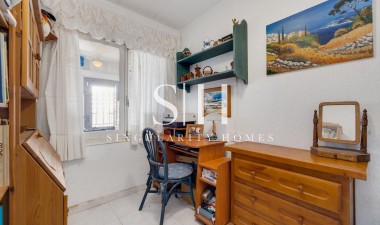 Resale - Villa - Torrevieja - Calas Blanca