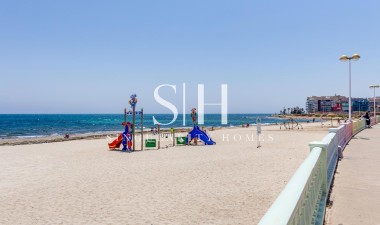 Resale - Villa - Torrevieja - Calas Blanca