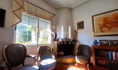 Återförsäljning - Villa - La marina - Costa Blanca