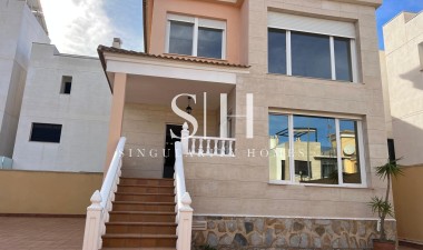 Wiederverkauf - Villa - Orihuela Costa - Villamartín-las Filipinas