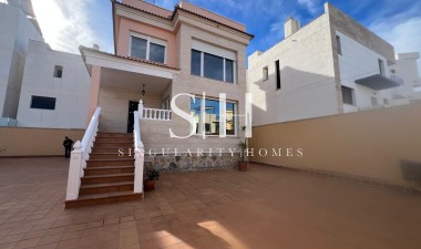 Wiederverkauf - Villa - Orihuela Costa - Villamartín-las Filipinas