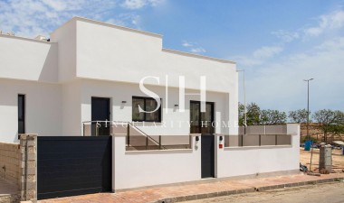 Новое здание - Villa - Sucina