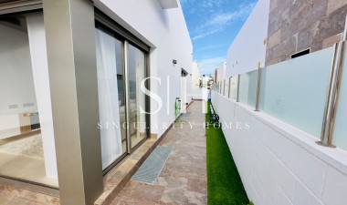 Resale - Villa - Orihuela Costa - Los Dolses
