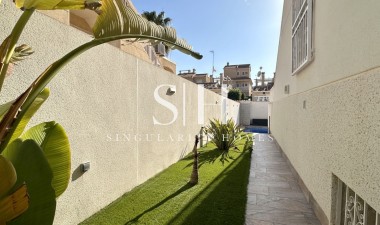 Återförsäljning - Villa - Orihuela Costa - Costa Blanca