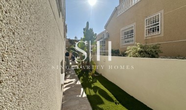Återförsäljning - Villa - Orihuela Costa - Costa Blanca